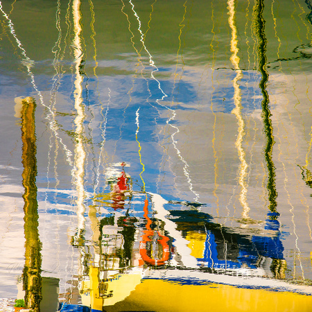 PH2144a boat reflection coloured water zf-3743