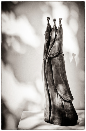 PH1789a art statue women in bronze by? zf-7974
