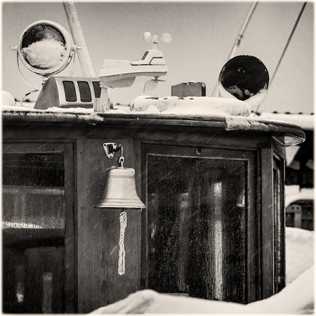 PH2583a marina ship bell on snowy day -0949--51