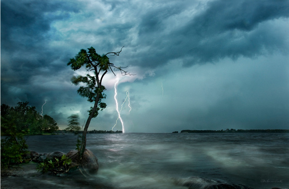 PH450a lightning on the ottawa river 1 -23x15 -4663