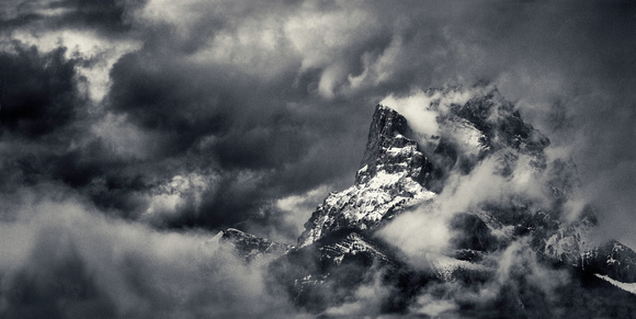 PH1746b mountain peak in snow and clouds banff sfx zf-8702-3