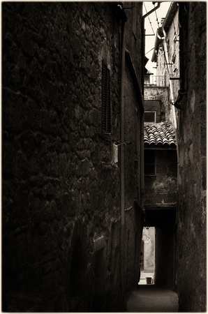 PH2542a folio urban cayons Tuscan alley PH2542a 11x17@360 nss zf-7779-80