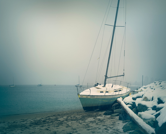 PH2594a stranded sailing boat on winter shore PH2594a 27x22@300 nss zf-0884--90