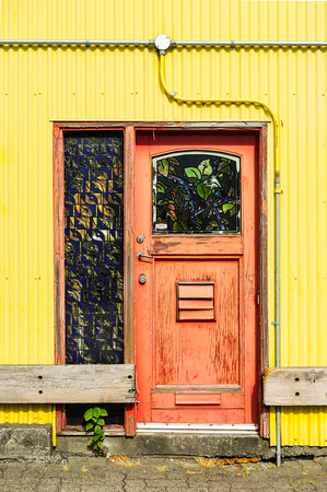 PH2621a red door on yellow Opusarts