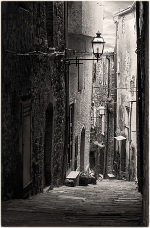 PH2652a folio narrow streets Tuscany village PH2652a 12x18@300  -1