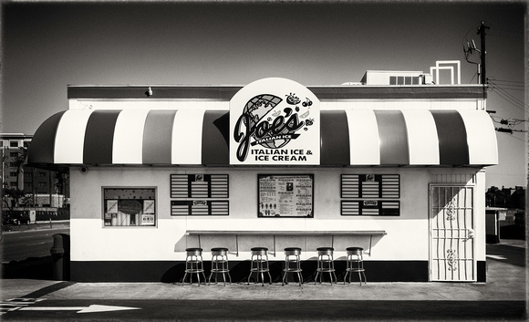 Ice Cream Diner in outskirts of Los Angeles