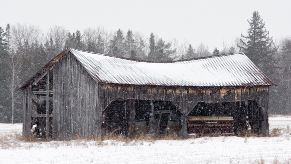 PH192a barn in winter 2 -21x12 -0612