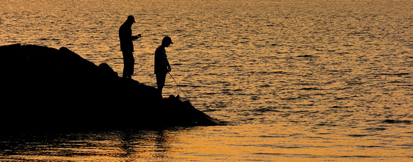 PH854a fishermen silhouette 1 -18x7 -6209